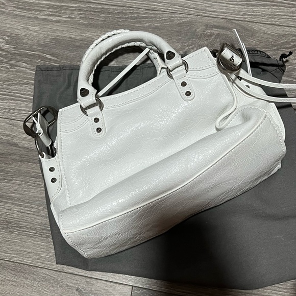 Designer Bag - Picture 2 of 8